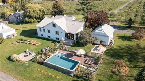Vanessa Pilon et Alex Nevsky vendent leur maison ancestrale de .